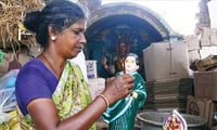நவராத்திரி கொலுவுக்கு புது அதிரடி வரவு ஜெயலலிதா பொம்மை - டுவிட்டரில் சர்ச்சை!
